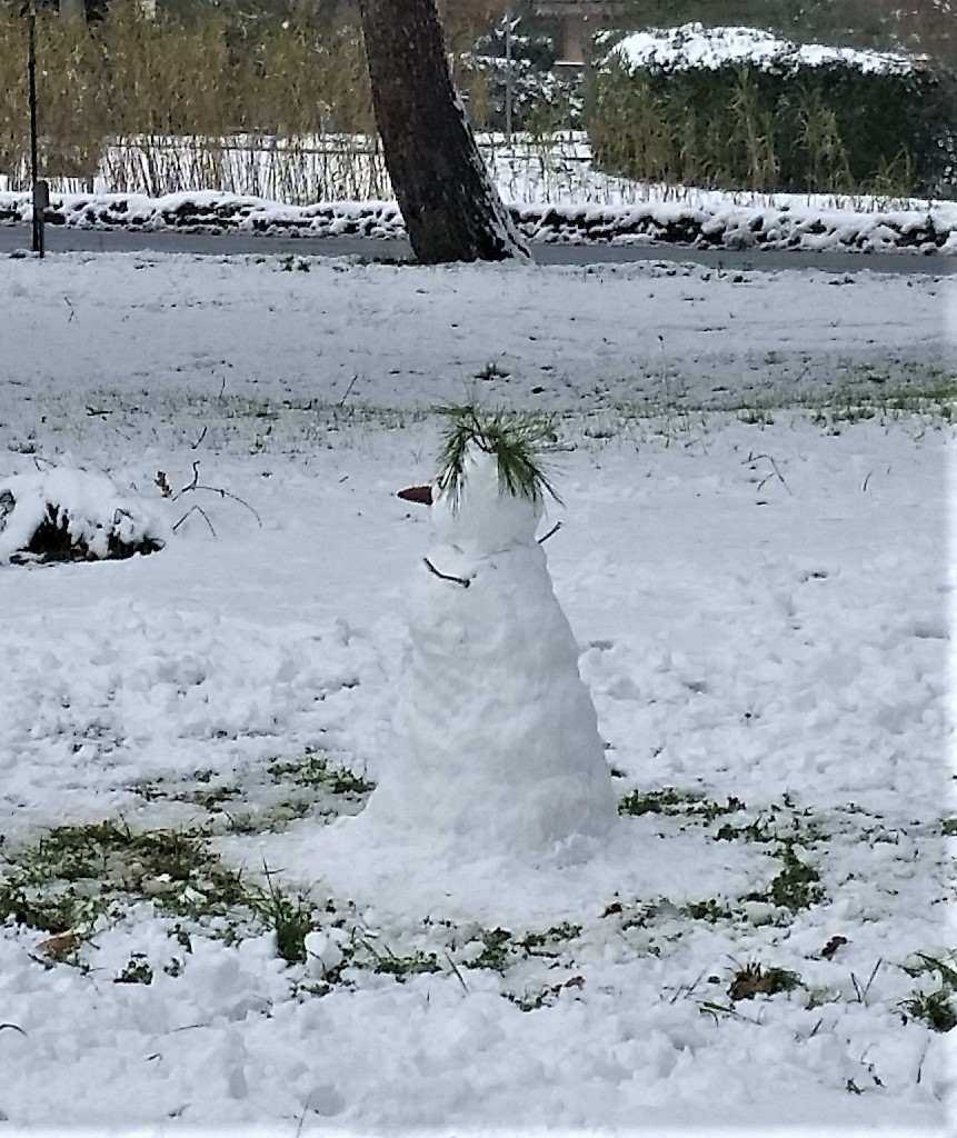 Un pupazzo di neve a Senigallia